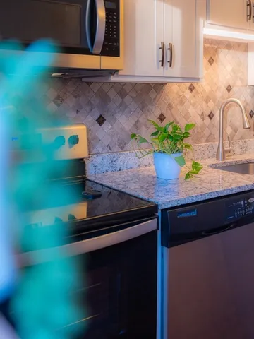 $2,300 | 10 Woodcrest Court, Unit 4, Weymouth, MA 02190