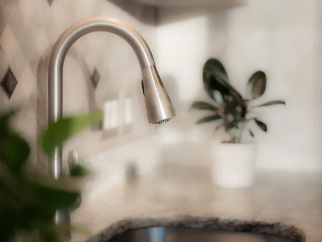 $2,300 | 10 Woodcrest Court, Unit 4, Weymouth, MA 02190