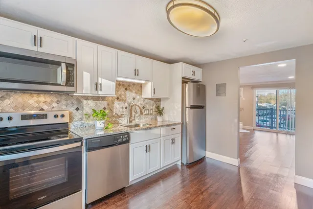 $2,300 | 10 Woodcrest Court, Unit 4, Weymouth, MA 02190