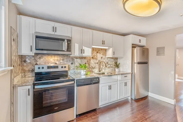 $2,300 | 10 Woodcrest Court, Unit 4, Weymouth, MA 02190