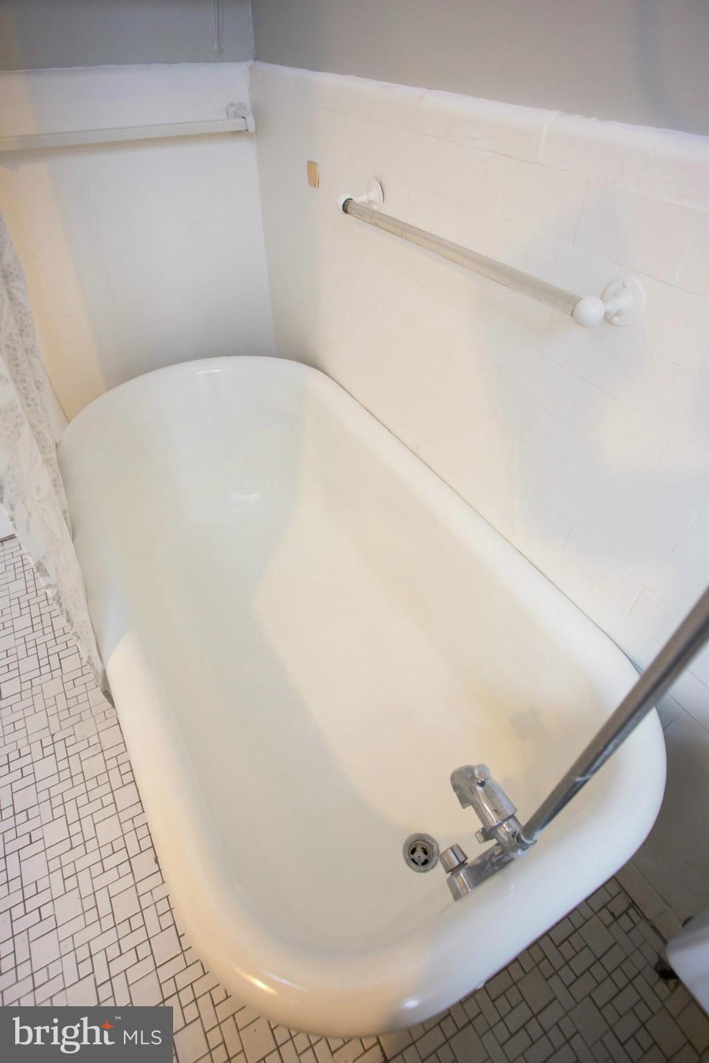 1736 Columbia Road Northwest, Unit 406 Washington, DC 20009 - Photo 24 of 30 Bath