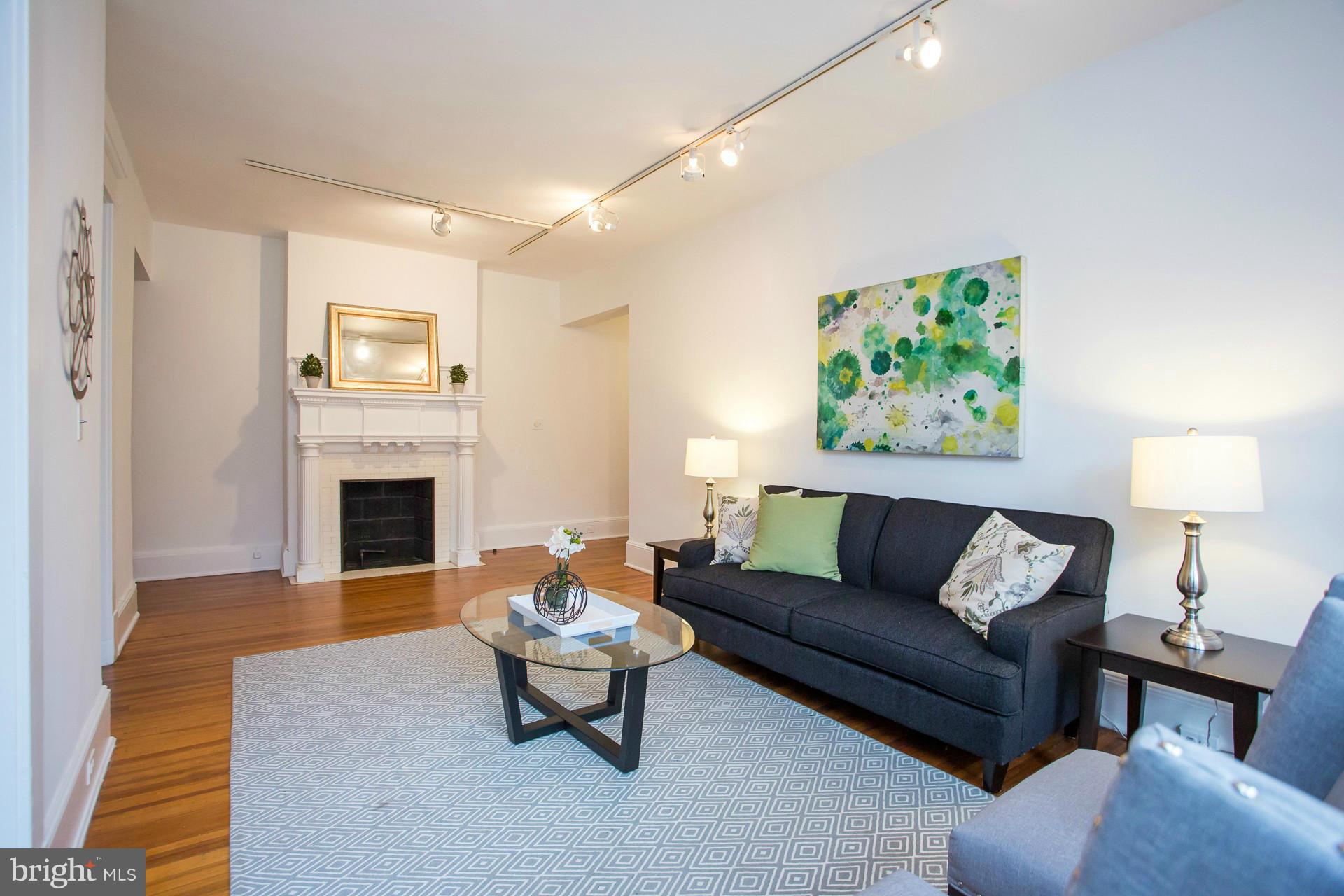 1736 Columbia Road Northwest, Unit 406 Washington, DC 20009 - Photo 4 of 30 Living Room