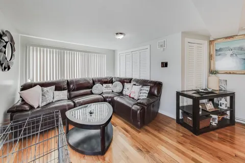 $369,999 | 150 Country Club Drive, Northlake, IL 60164