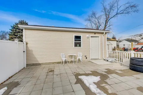 $369,999 | 150 Country Club Drive, Northlake, IL 60164