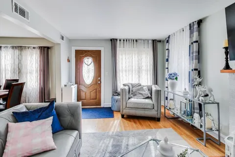 $369,999 | 150 Country Club Drive, Northlake, IL 60164