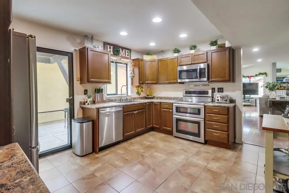 10389 Rochelle Lane Santee, CA 92071 - Photo 9 of 43 Gallery Image 9
