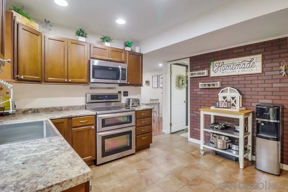 10389 Rochelle Lane Santee, CA 92071 - Photo 10 of 43 Gallery Image 10