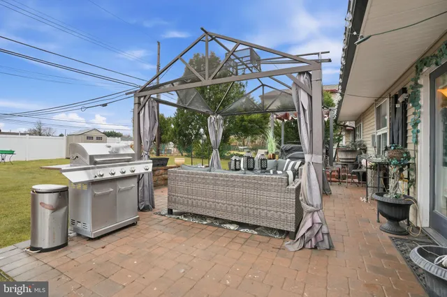 $399,900 | 165 Crabtree Drive, Levittown, PA 19055