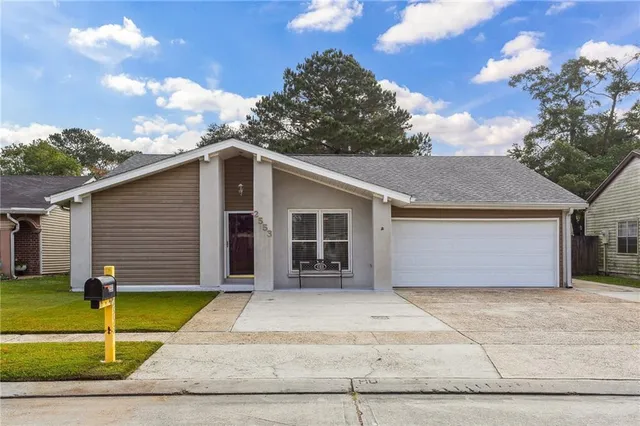 $215,000 | 2553 East Catawba Drive, Harvey, LA 70058