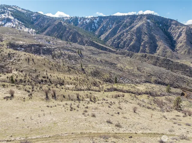 a view of a dry field covered with snow