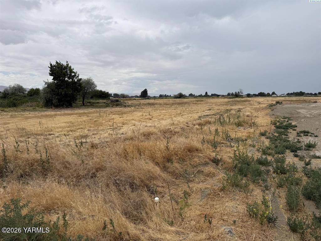 Tbd North Patricia Road Prosser, WA 99350 - Photo 1 of 3 Nice view of Mountains and Pond