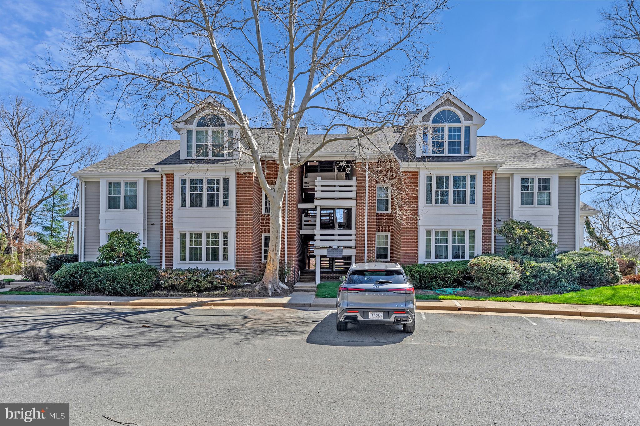11142 Beaver Trail Court Reston, VA 20191 - Photo 2 of 20
