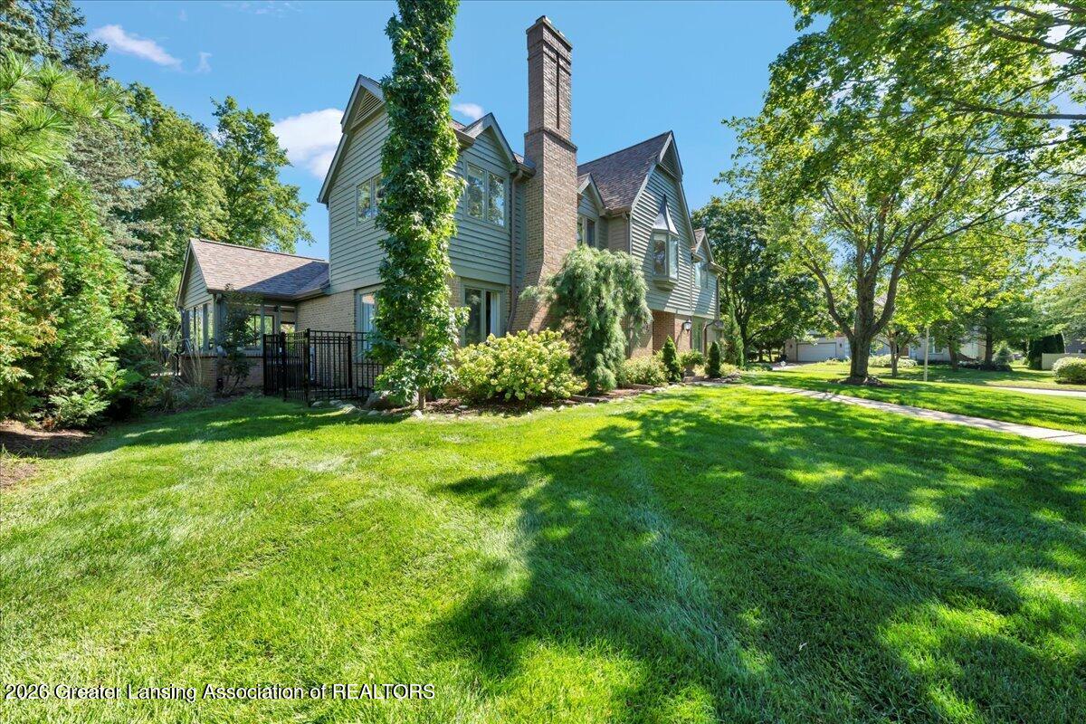1352 Foxcroft Road East Lansing, MI 48823 - Photo 2 of 61 45-DSC01031