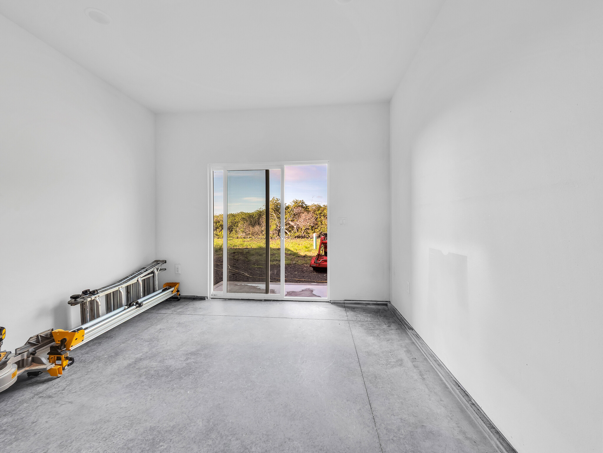 94-1549 Ha'Eha'e Street Naalehu, HI 96772 - Photo 25 of 30 an empty room with windows