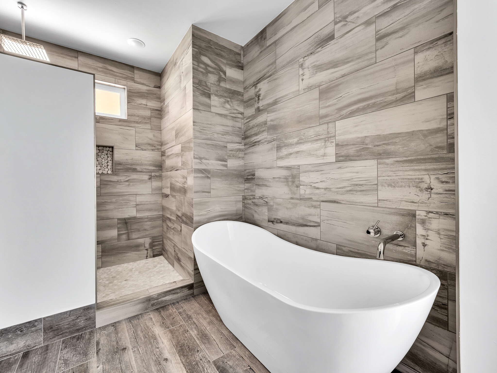 94-1549 Ha'Eha'e Street Naalehu, HI 96772 - Photo 3 of 30 a view of a bathtub in a bathroom