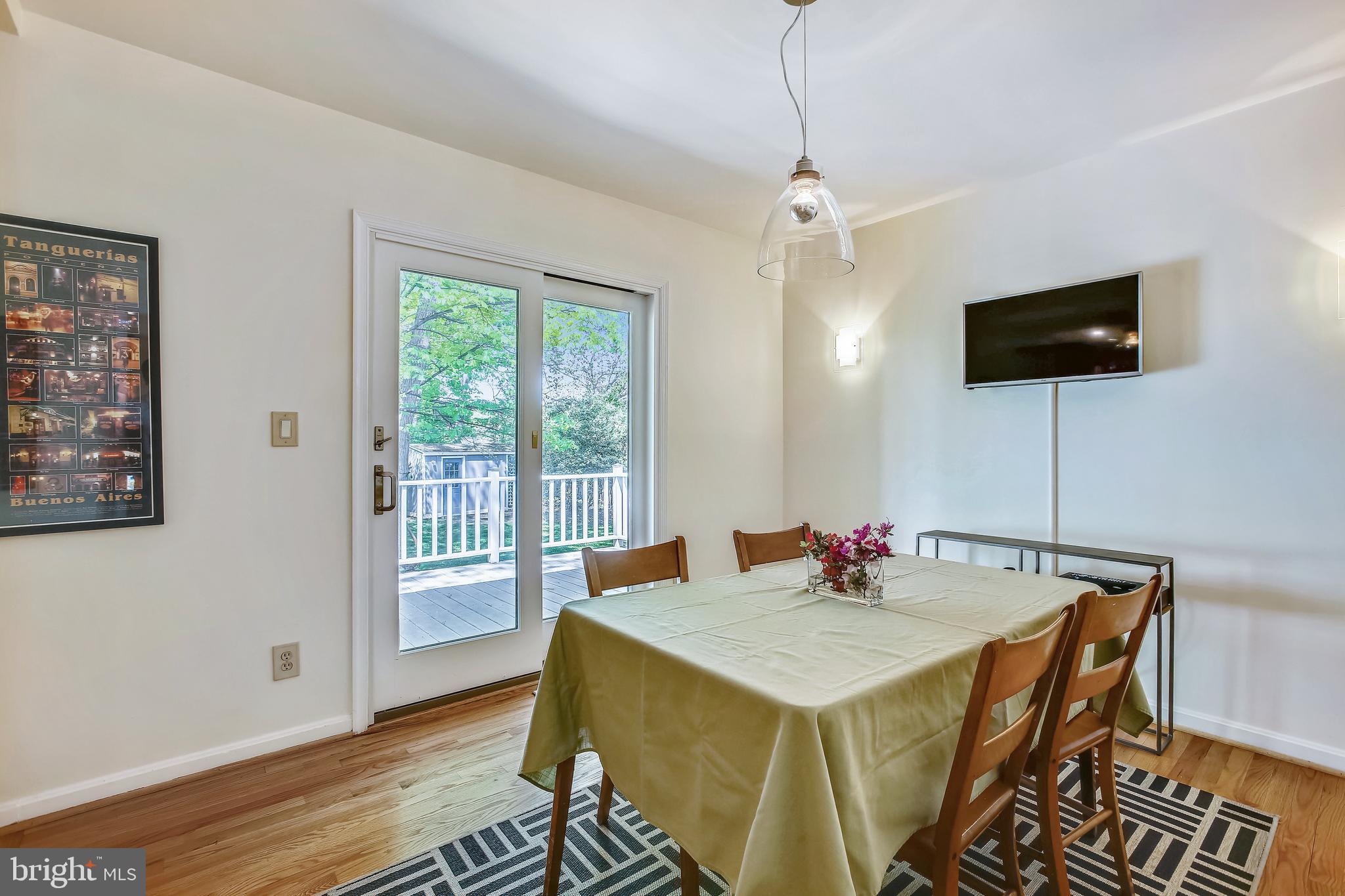 2008 Old Stage Road Alexandria, VA 22308 - Photo 35 of 44 Breakfast/ Fam Rm to Deck