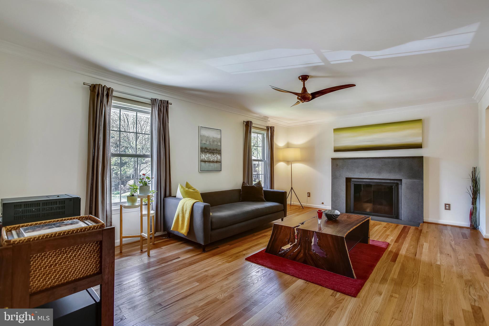 2008 Old Stage Road Alexandria, VA 22308 - Photo 10 of 44 Gorgeous Light-filled Living Room