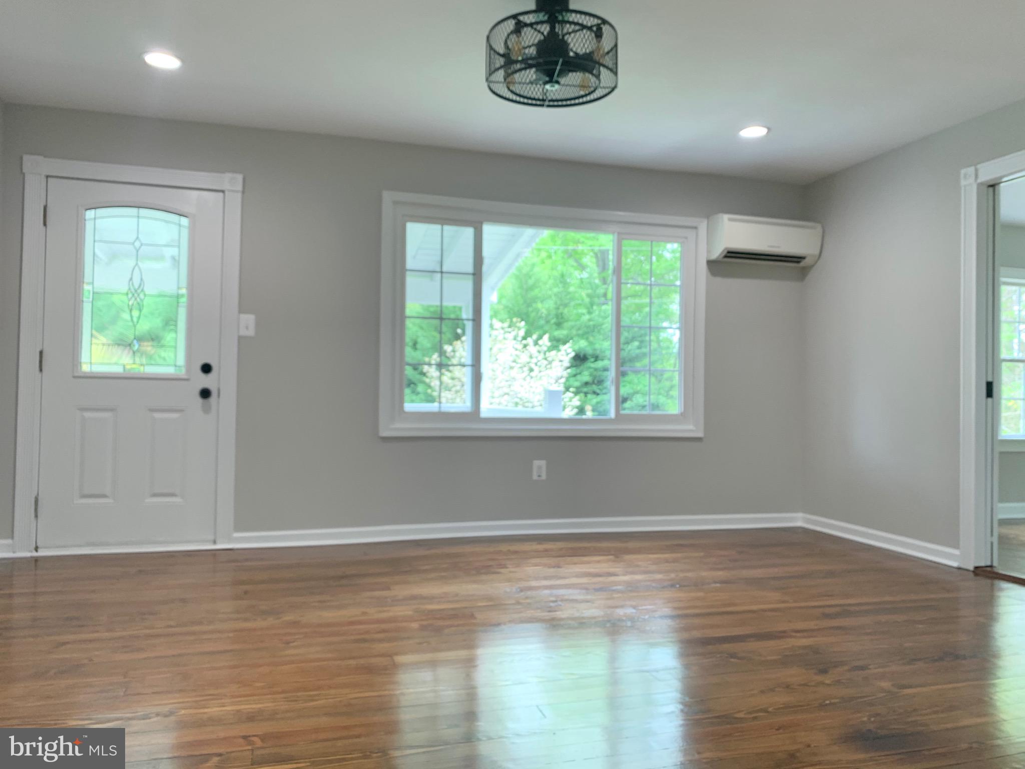 6367 Georgetown Road Broad Run, VA 20137 - Photo 4 of 22 Family room with a private side porch