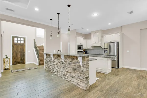 $3,200 | 2410 Colvin Avenue, Edinburg, TX 78539