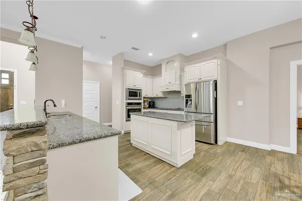 $3,200 | 2410 Colvin Avenue, Edinburg, TX 78539