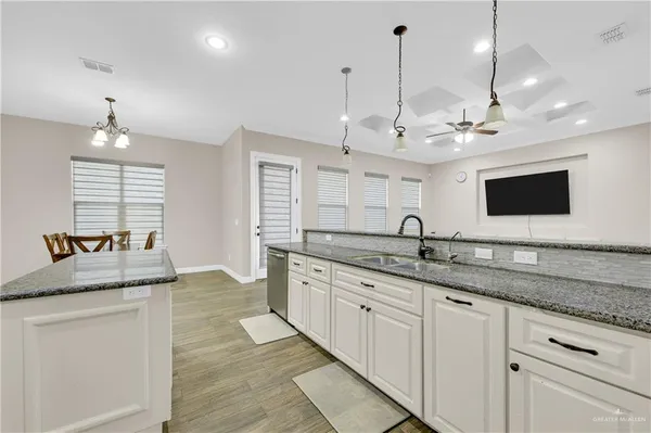 $3,200 | 2410 Colvin Avenue, Edinburg, TX 78539