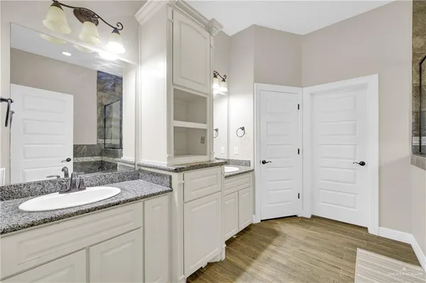 $3,200 | 2410 Colvin Avenue, Edinburg, TX 78539