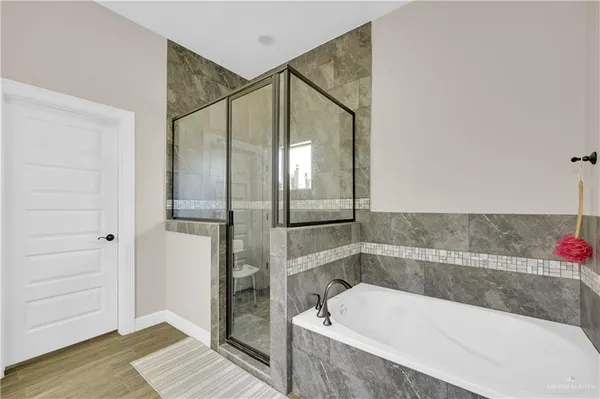 $3,200 | 2410 Colvin Avenue, Edinburg, TX 78539