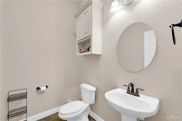 $3,200 | 2410 Colvin Avenue, Edinburg, TX 78539