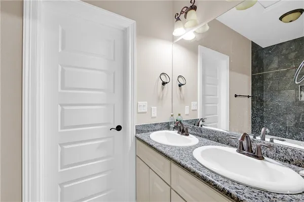 $3,200 | 2410 Colvin Avenue, Edinburg, TX 78539