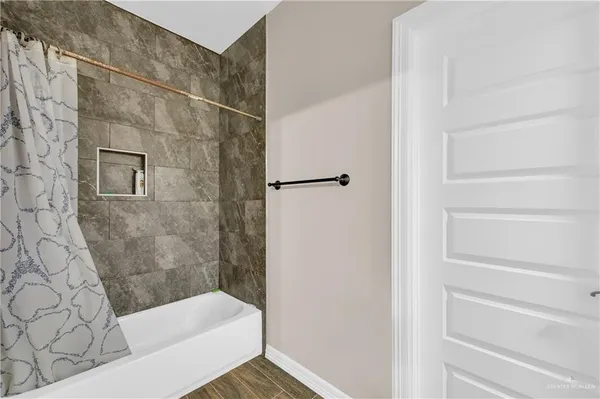 $3,200 | 2410 Colvin Avenue, Edinburg, TX 78539