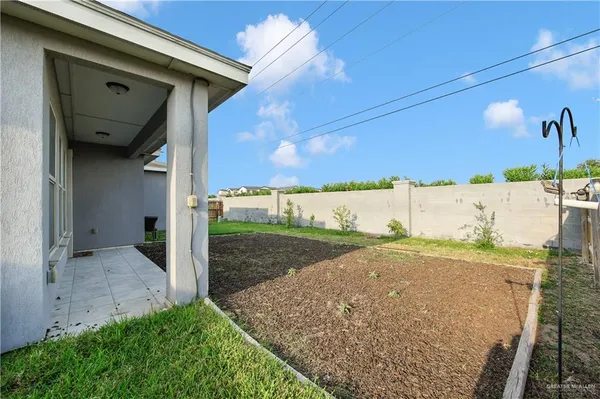 $3,200 | 2410 Colvin Avenue, Edinburg, TX 78539