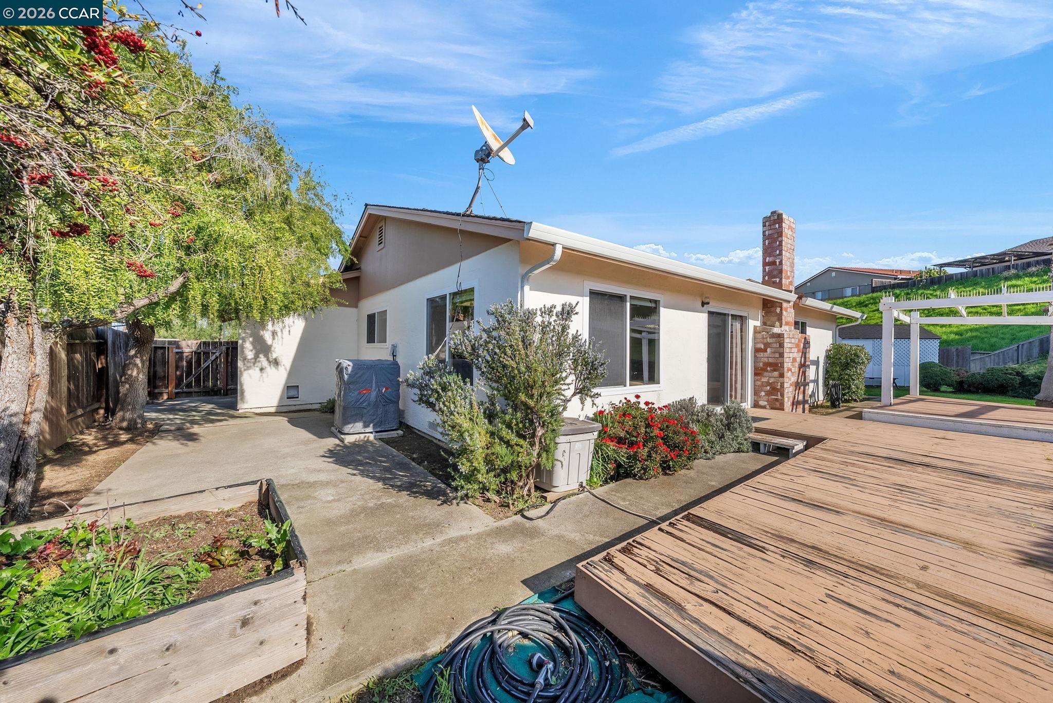 121 Fir Court Hercules, CA 94547 - Photo 38 of 55