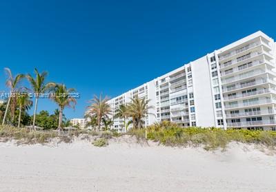 609 Ocean Drive, Unit 8G Key Biscayne, FL 33149 - Photo 38 of 44