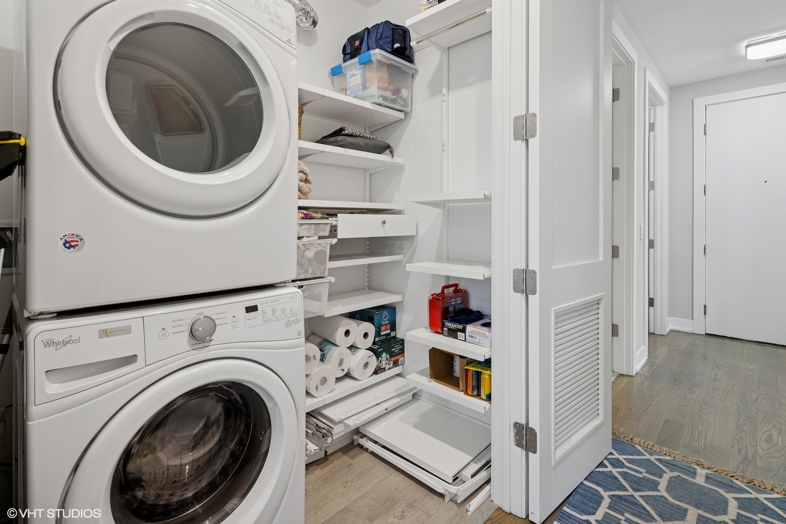 236 South Racine Avenue, Unit 304 Chicago, IL 60607 - Photo 18 of 19 a utility room with dryer and washer