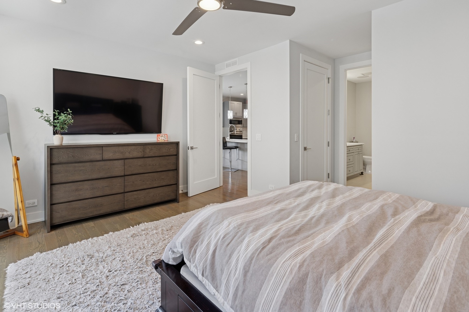 236 South Racine Avenue, Unit 304 Chicago, IL 60607 - Photo 10 of 19 a bedroom with a bed and a flat screen tv