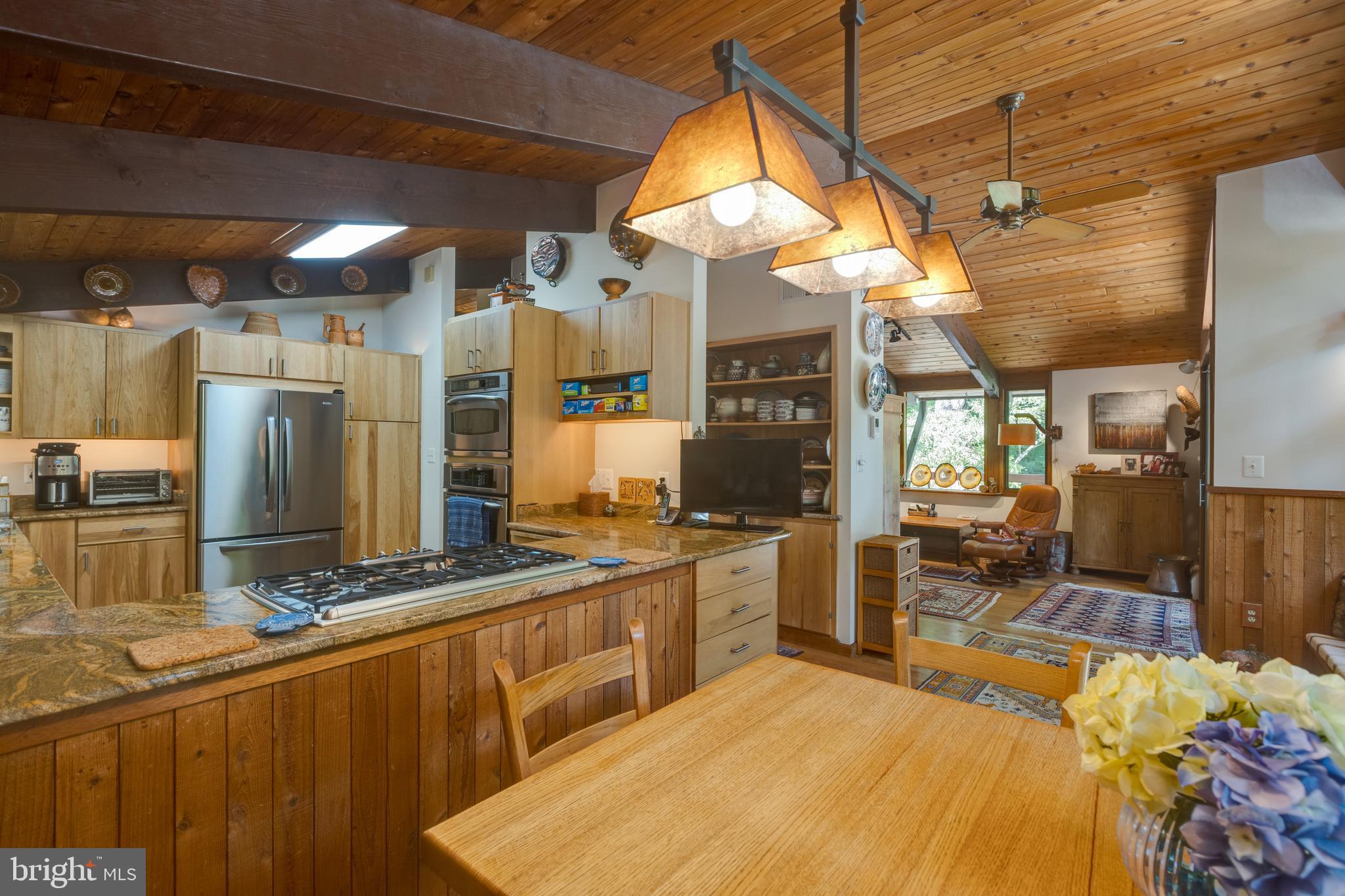 9520 Sagamore Spring Road Great Falls, VA 22066 - Photo 35 of 106 Eat in area/kitchen space