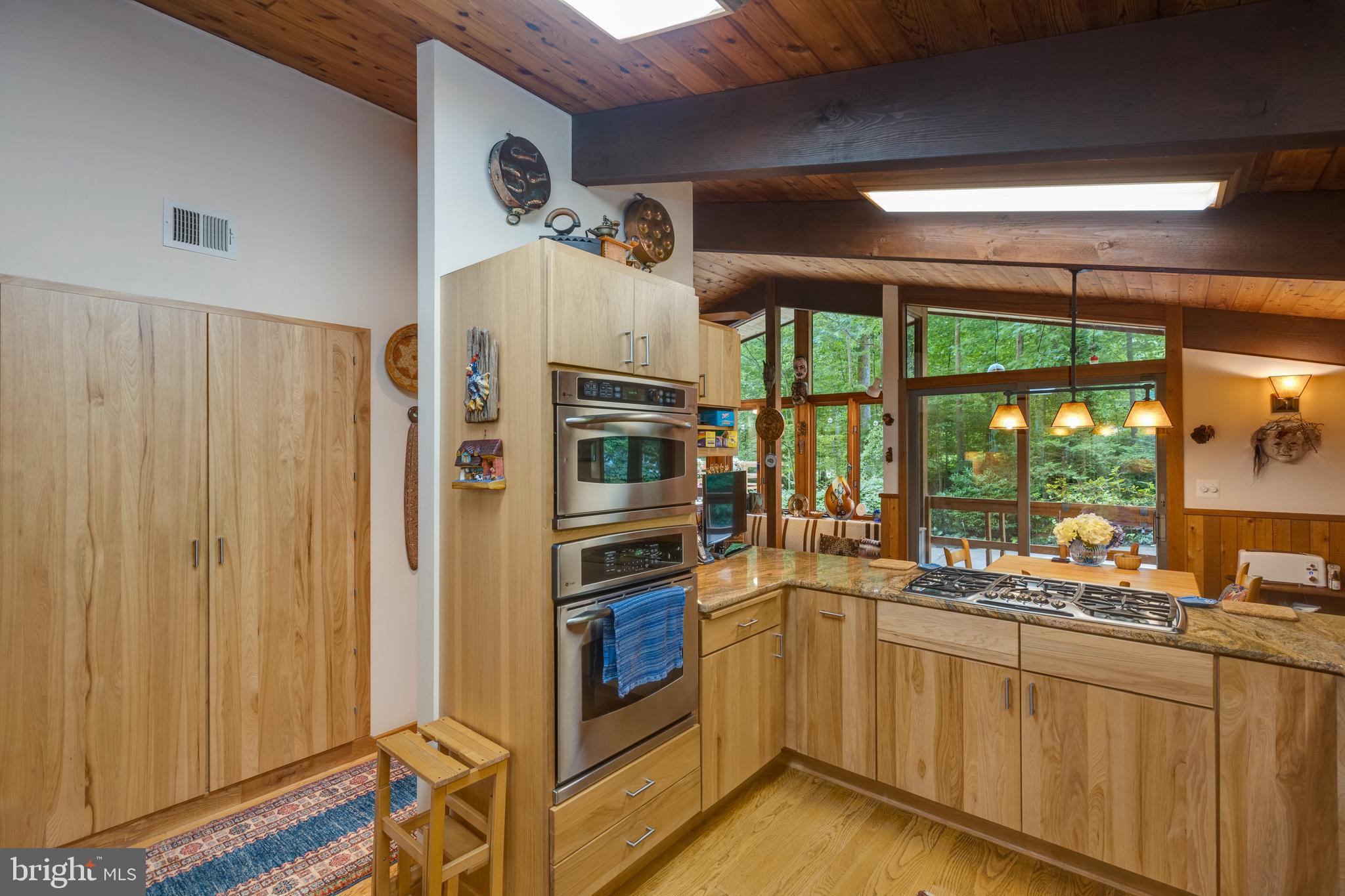 9520 Sagamore Spring Road Great Falls, VA 22066 - Photo 38 of 106 Great Use of Space, Convection Micro/Wall Ovens