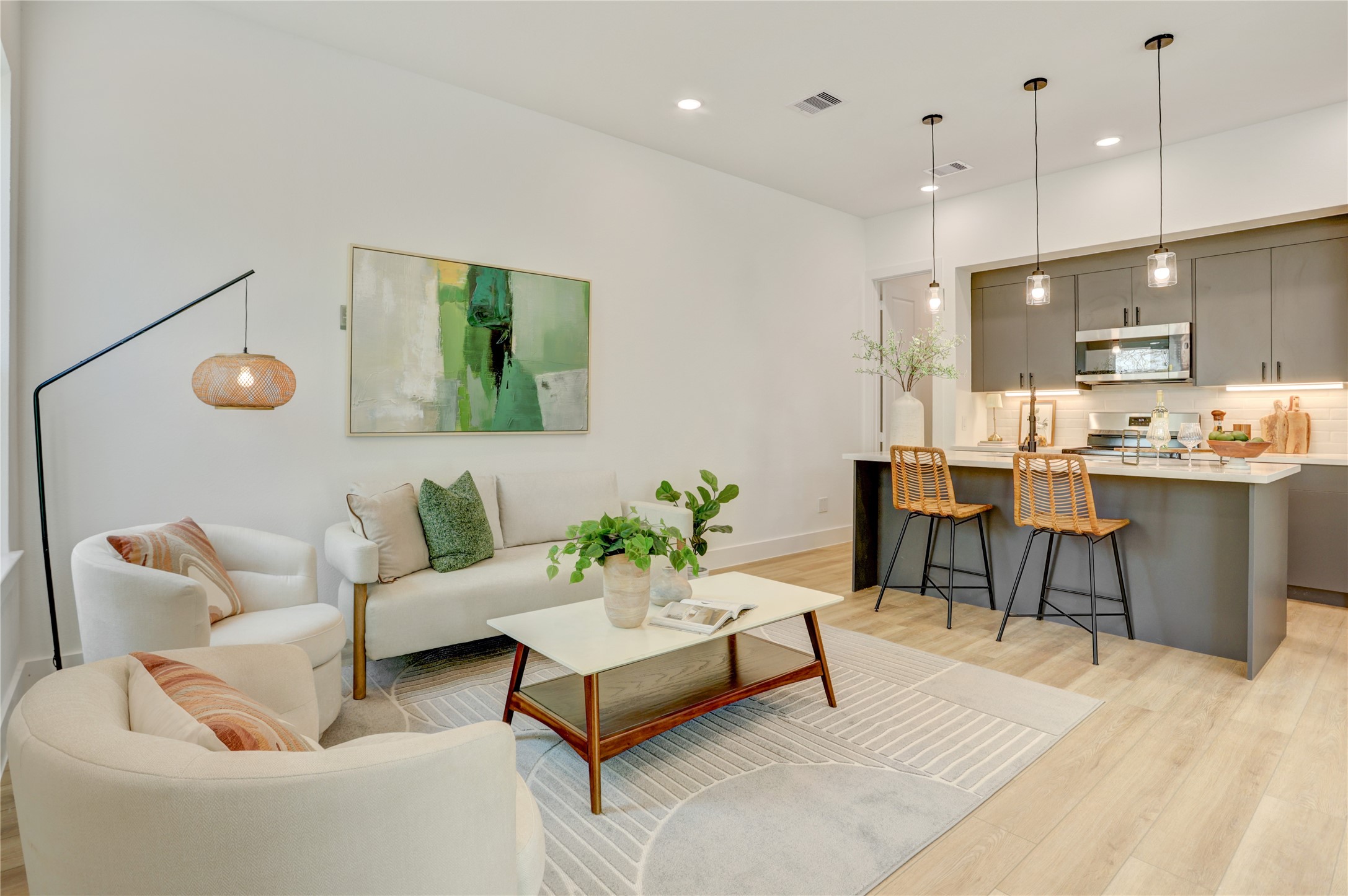 9604 Burden Street Houston, TX 77093 - Photo 11 of 28 Welcome home! Relax and entertain in our favorite area of the home - the kitchen.