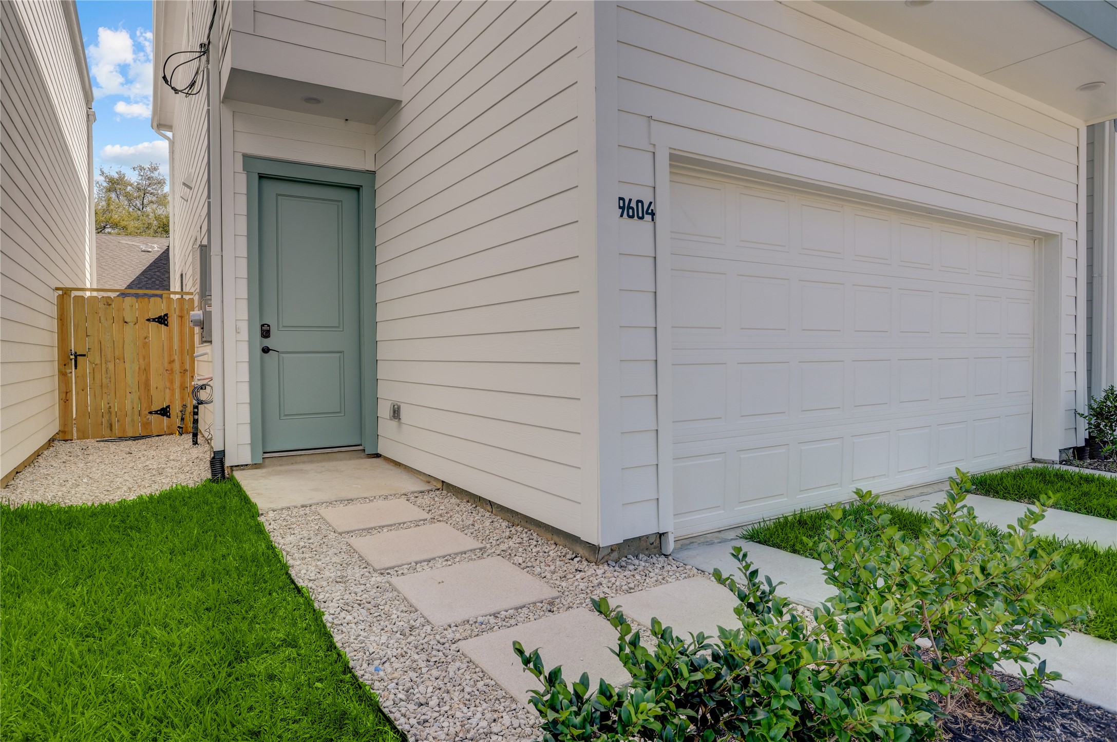 9604 Burden Street Houston, TX 77093 - Photo 7 of 28 The home has a covered front entry and solid front door.