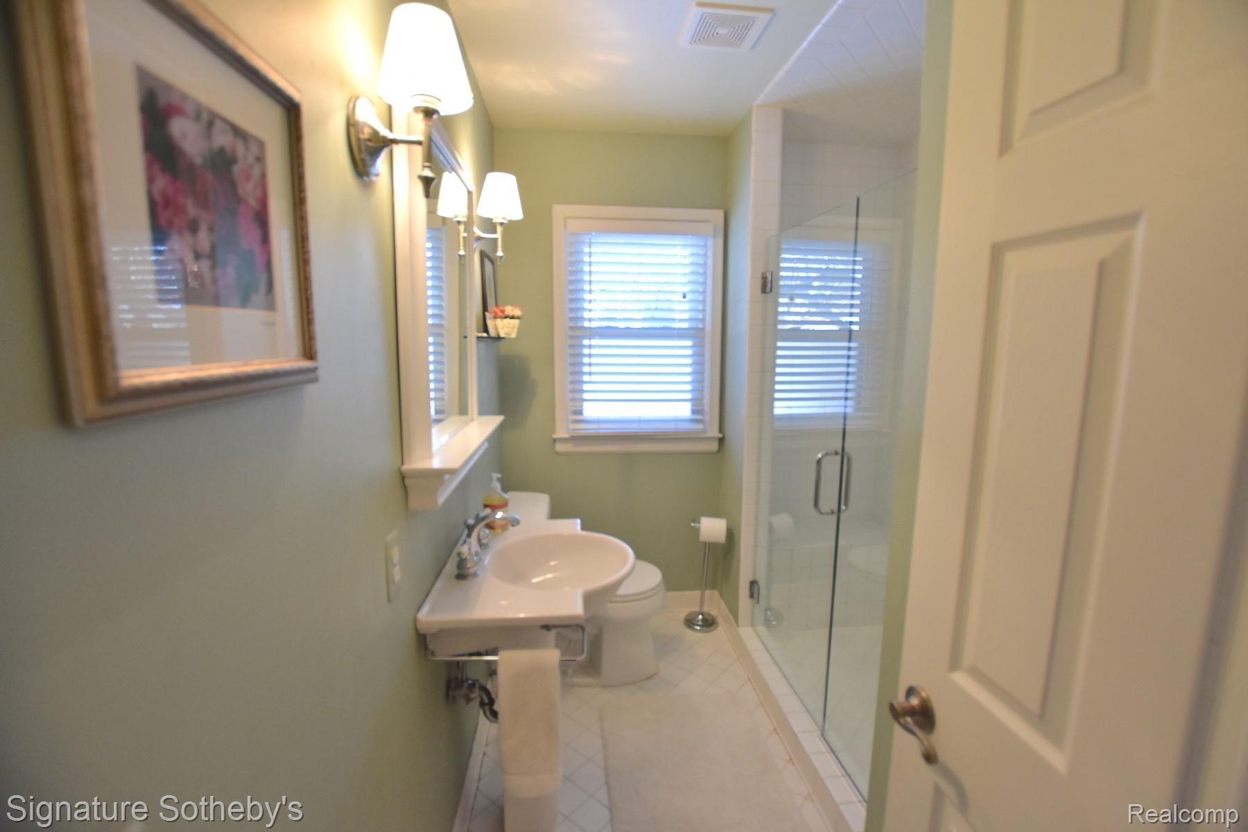18258 Beverly Road Franklin, MI 48025 - Photo 17 of 39 22JPG.jpg