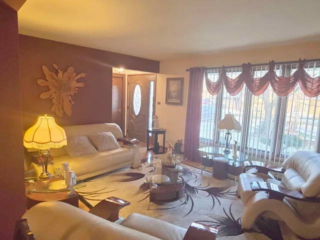 $454,900 | 8103 Gladys Lane, Palos Hills, IL 60465