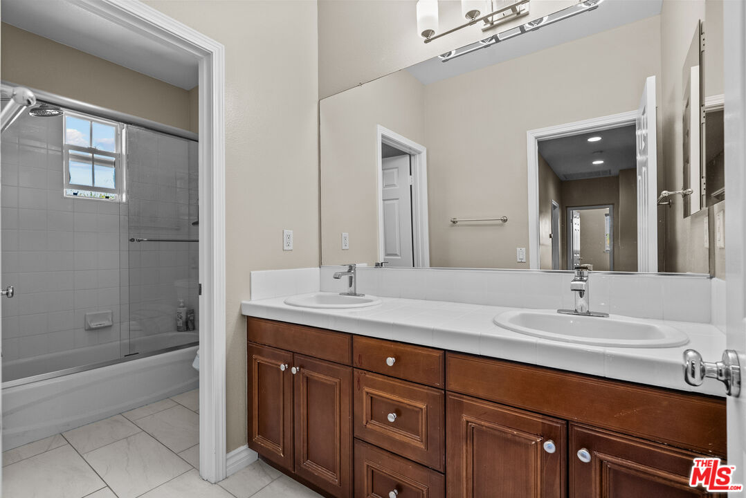 25618 Henley Way Stevenson Ranch, CA 91381 - Photo 36 of 47