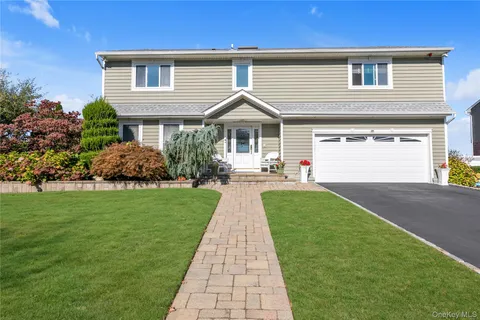 $1,895,000 | 43 Oak Point Drive North, Bayville, NY 11709