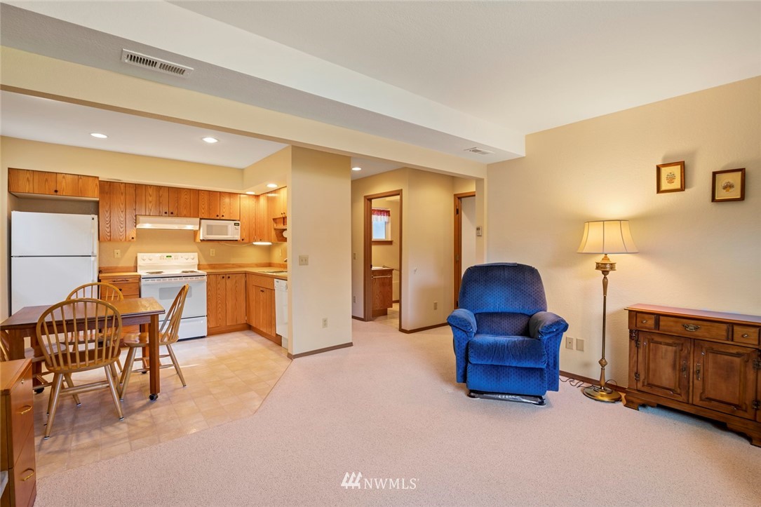9809 Northeast 204th Place Bothell, WA 98011 - Photo 15 of 24