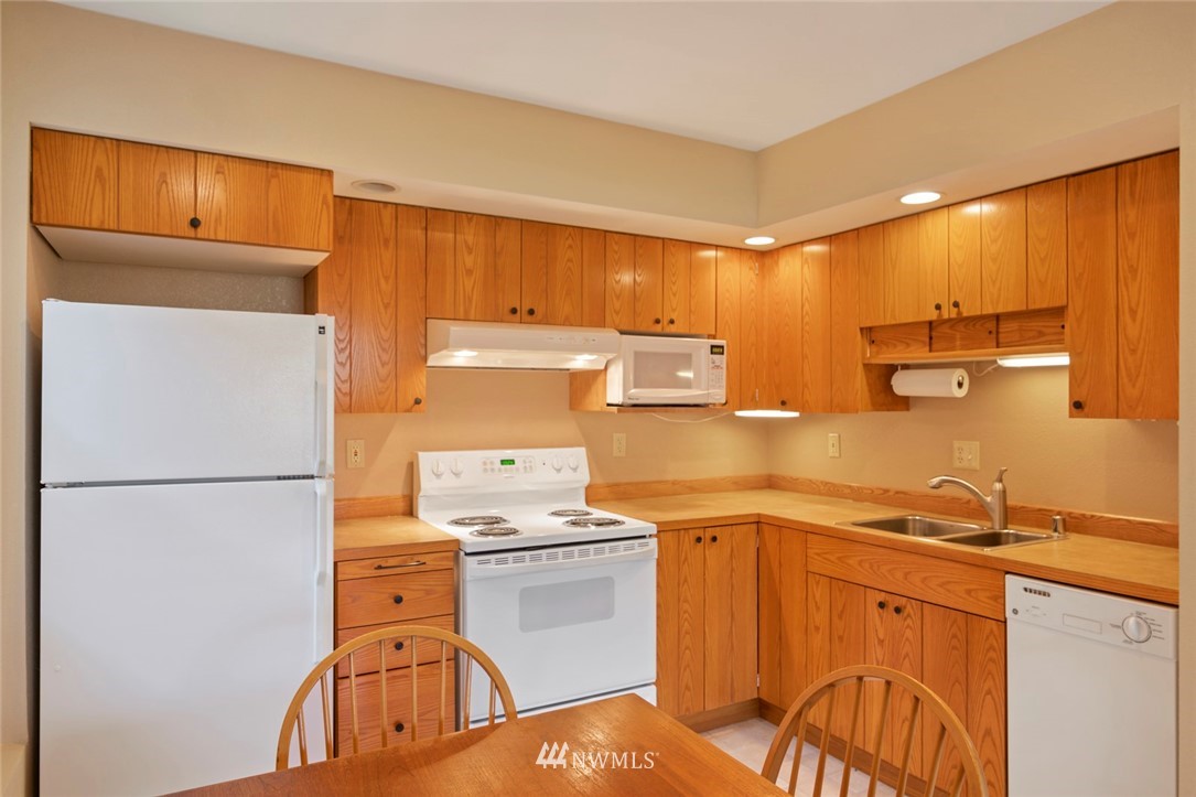 9809 Northeast 204th Place Bothell, WA 98011 - Photo 17 of 24