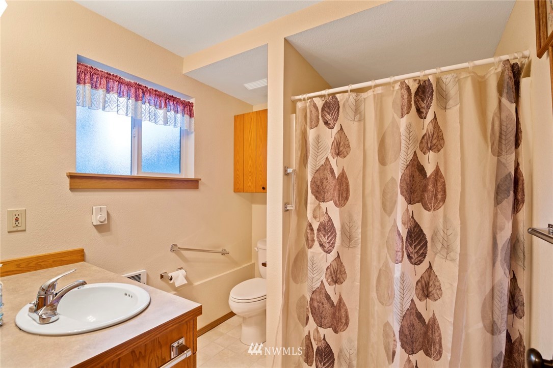 9809 Northeast 204th Place Bothell, WA 98011 - Photo 18 of 24