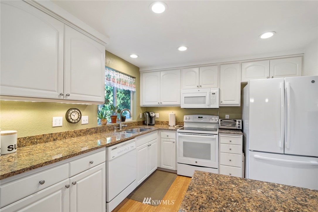 9809 Northeast 204th Place Bothell, WA 98011 - Photo 6 of 24