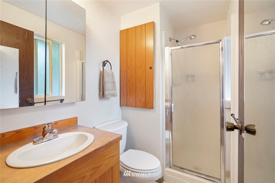 9809 Northeast 204th Place Bothell, WA 98011 - Photo 10 of 24