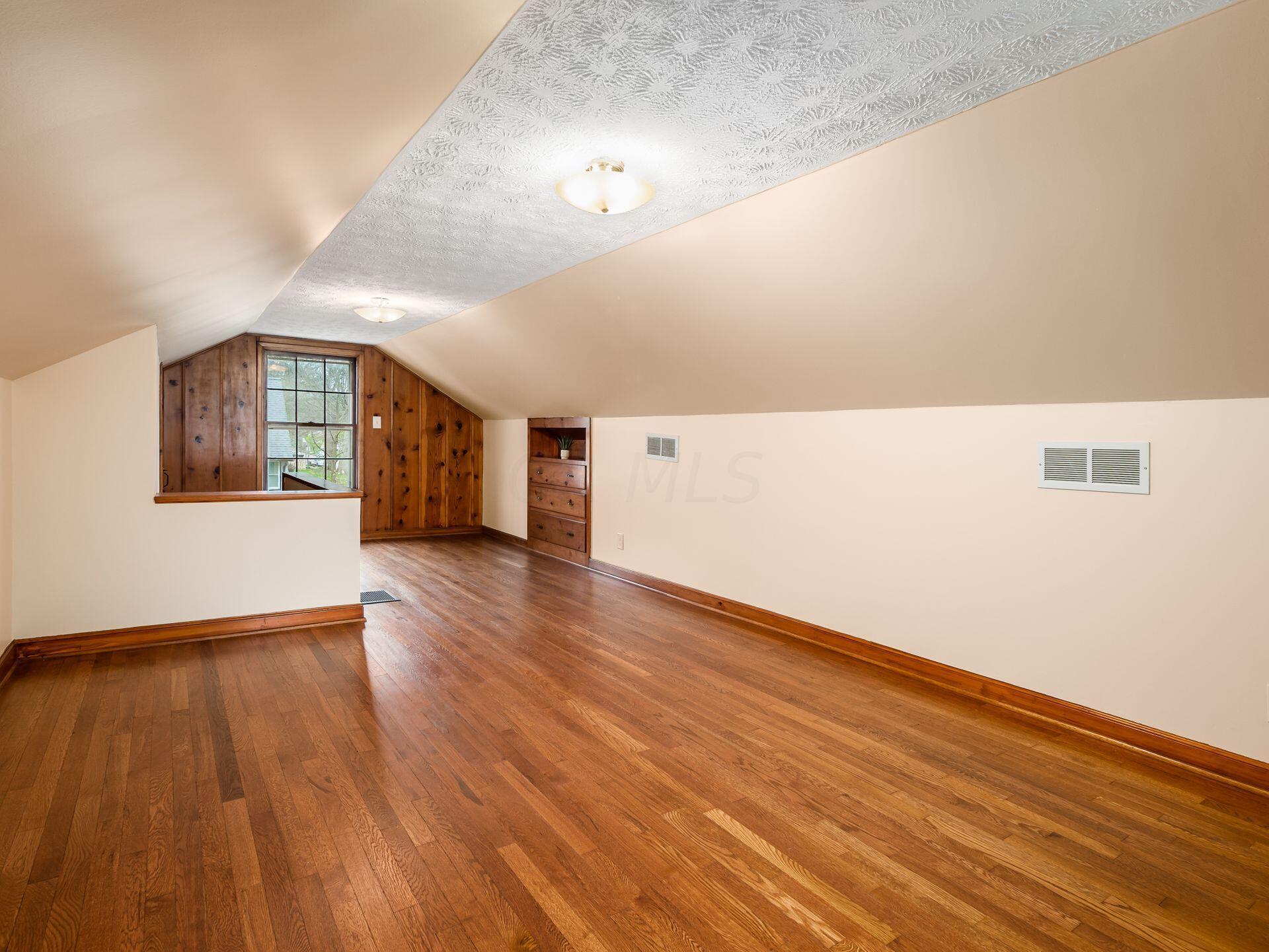 376 Chase Road Columbus, OH 43214 - Photo 24 of 82 Bedroom Three