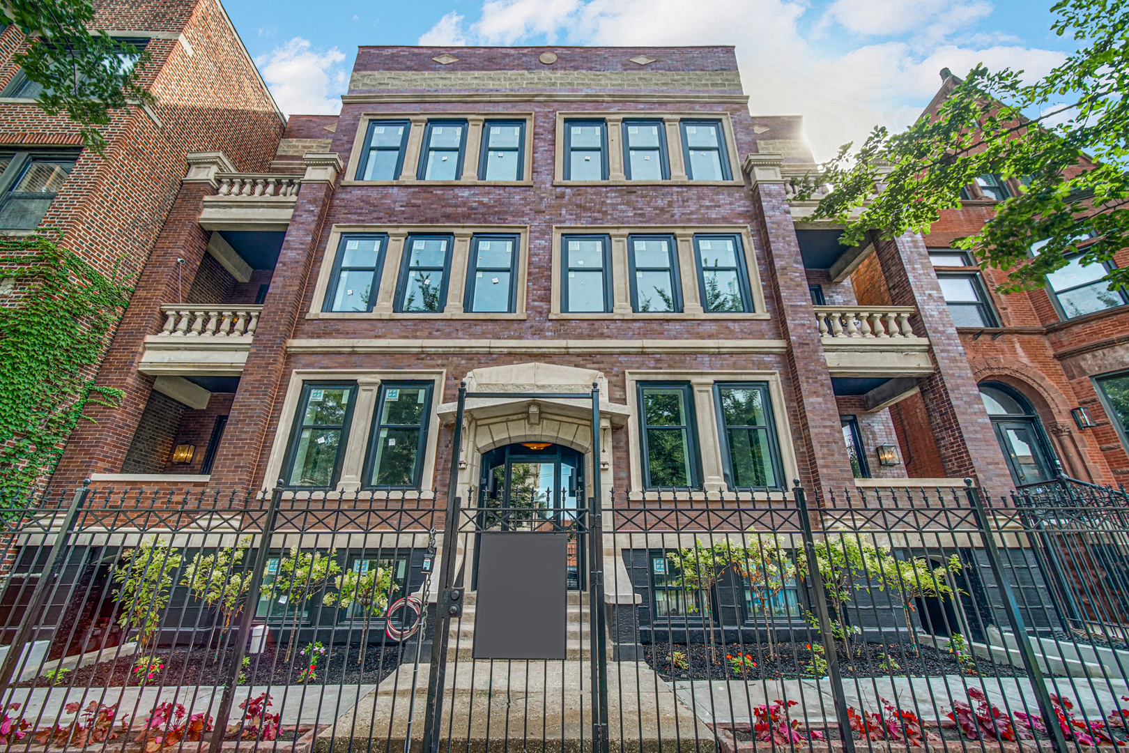 4559 South Michigan Avenue, Unit 2S Chicago, IL 60653 - Photo 1 of 26 front view of a building